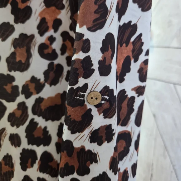 NWT Leopard Print Women's Top - Picture 3 of 7